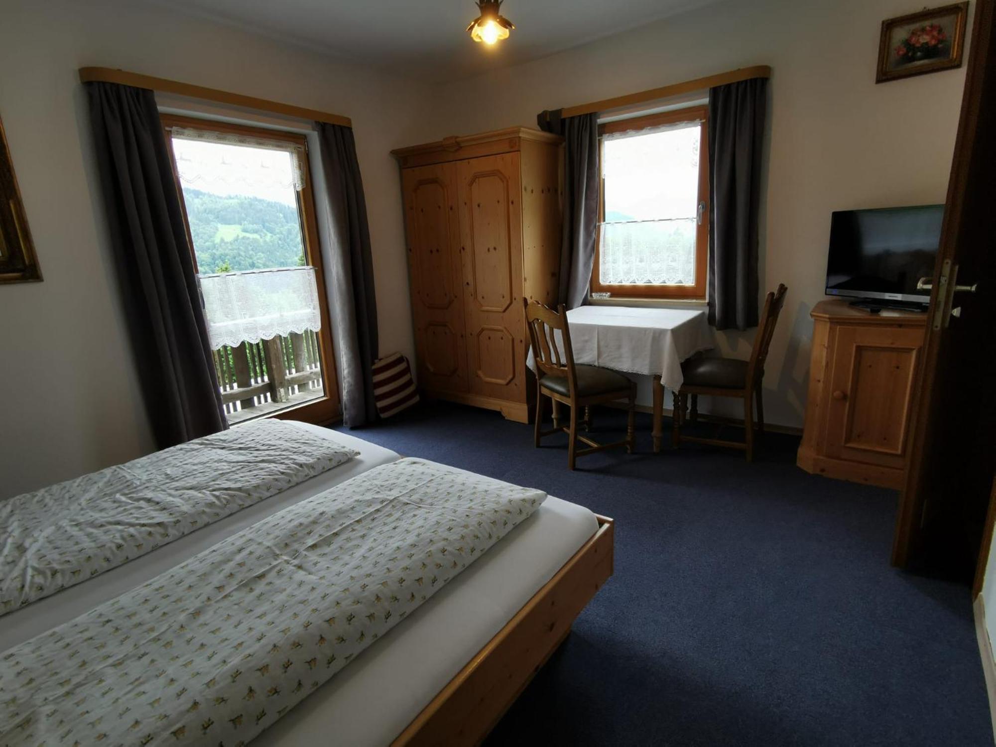 Pfeiffer Alm Am Sonnenhang Mit Blick Auf Die Zugspitze Garmisch-Partenkirchen Zimmer foto