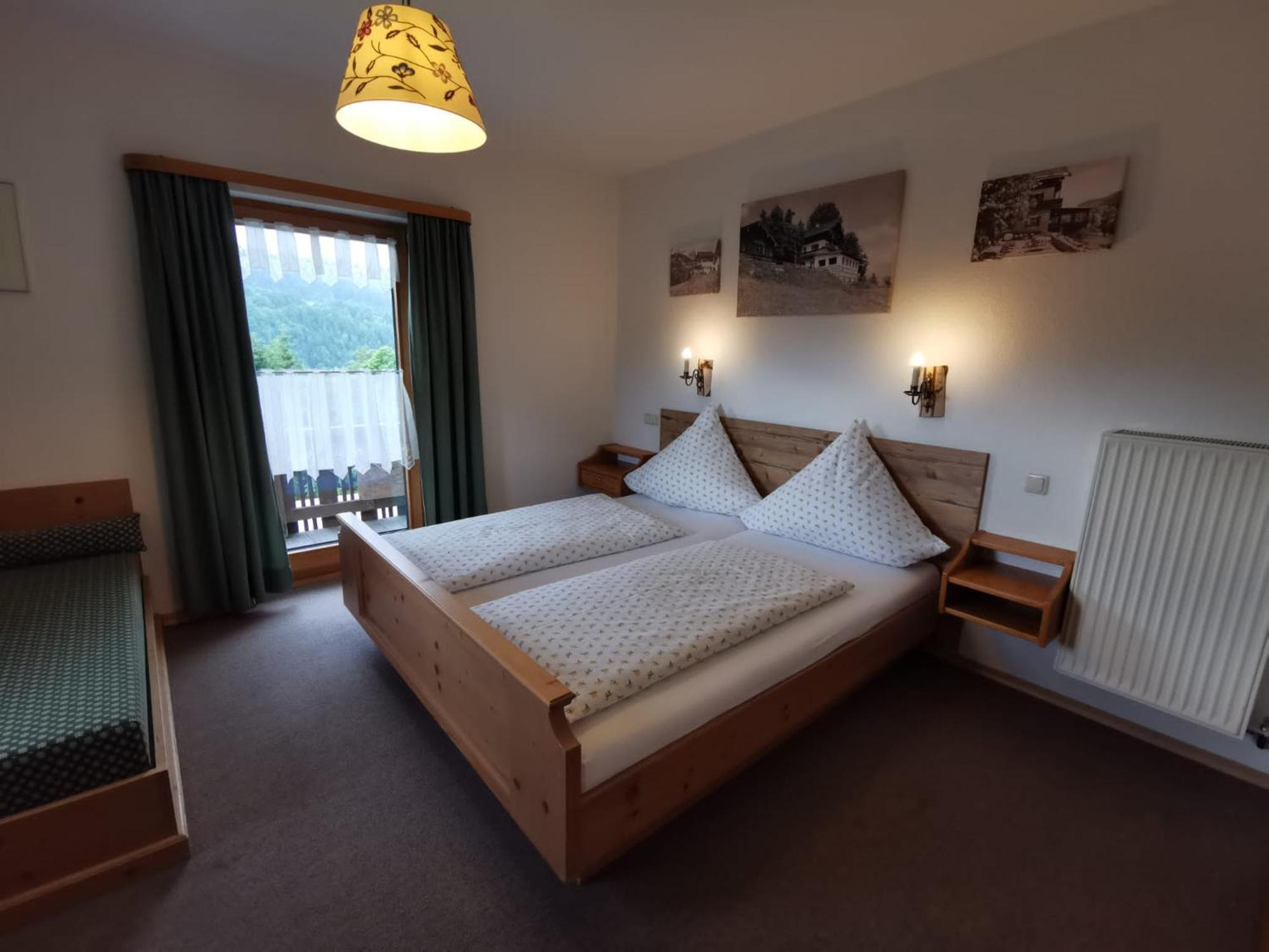 Pfeiffer Alm Am Sonnenhang Mit Blick Auf Die Zugspitze Garmisch-Partenkirchen Zimmer foto