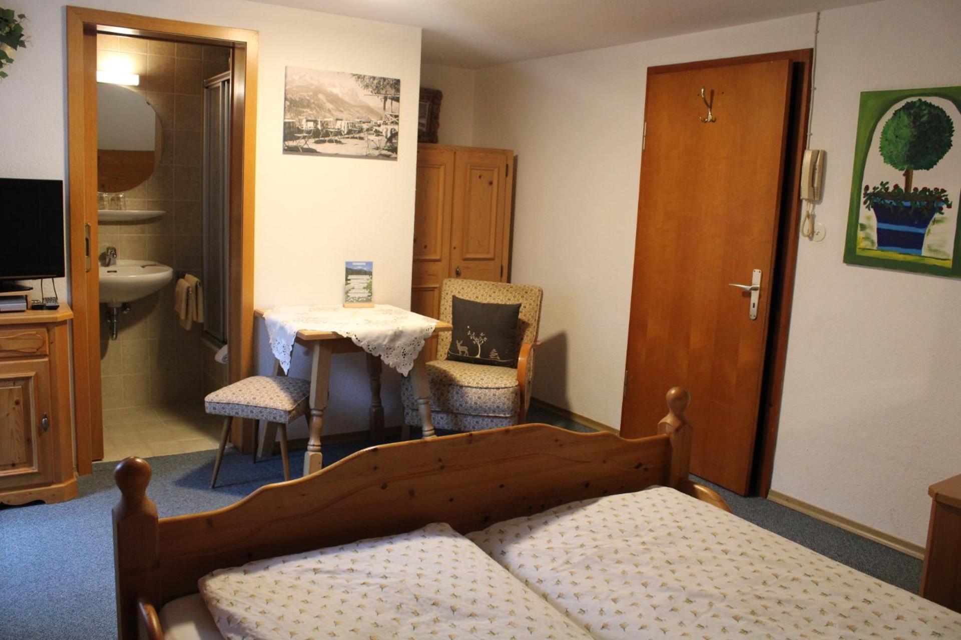Pfeiffer Alm Am Sonnenhang Mit Blick Auf Die Zugspitze Garmisch-Partenkirchen Zimmer foto