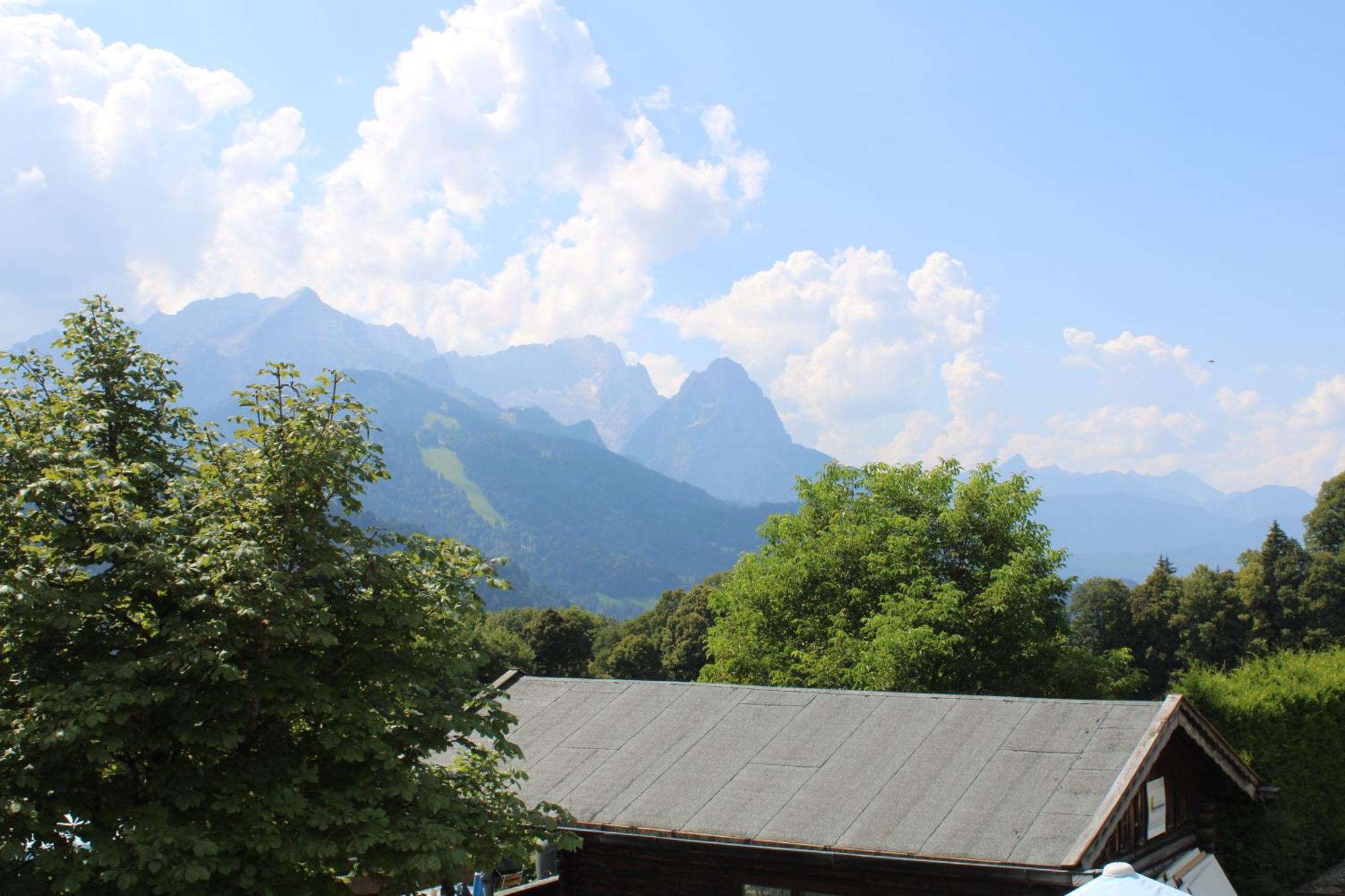 Pfeiffer Alm Am Sonnenhang Mit Blick Auf Die Zugspitze Garmisch-Partenkirchen Zimmer foto
